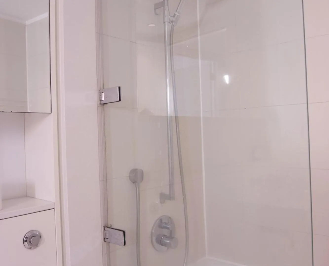 Modern Quartermile Apartment Edinburgh